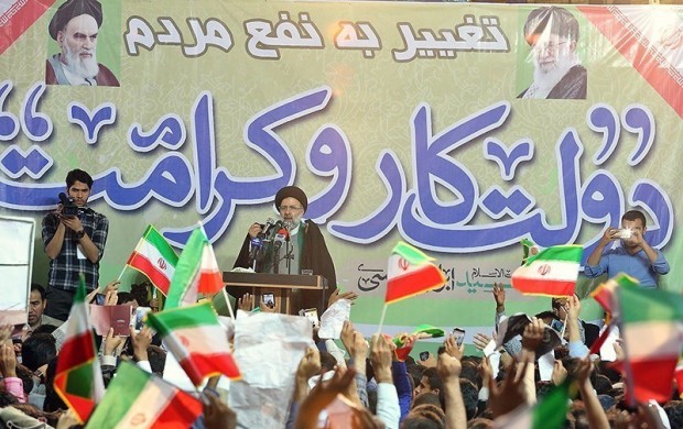 خودتان یارانه مردم را قطع کردید حالا پیامک زدید که بیایید یارانه بگیرید/ زبان آنهایی هستیم که روزنامه و رسانه ندارند