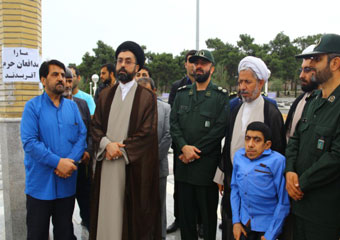 گزارش تصویری ازحضور دادستان مرکز استان در اجتماع اعتراض‌آمیز خانواده شهدای مدافع حرم گلستان به حضور کرباسچی در گرگان