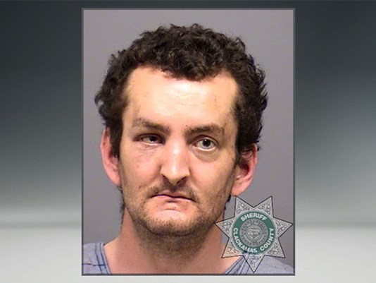 حمله مرد جنایتکار با سری بریده‌ در دست!!+عکس