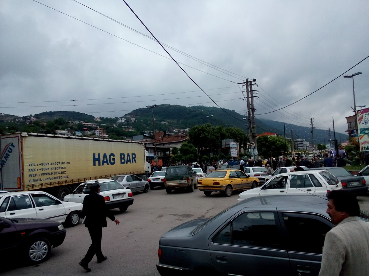 محور سوادکوه با اعتصاب کارگران مسدود شد