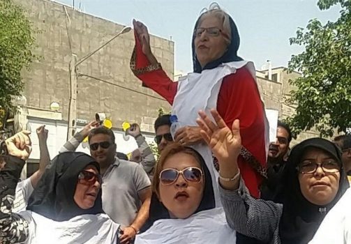  سپرده‌گذاران موسسه کاسپین در مشهد کفن پوش شدند