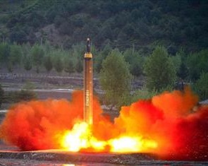 عکس/ کره شمالی با این موشکها ادعای مقابله با آمریکا را دارد