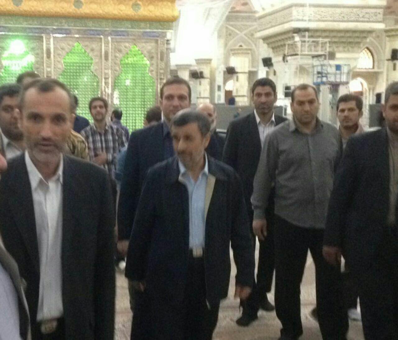 تصویر/ حضور احمدی‌نژاد در حرم امام 