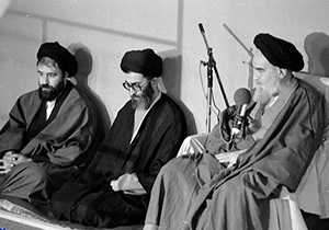 امام خمینی (ره): يک نفر را مثل آقاى خامنهای که متعهد به اسلام و خدمتگزار باشد، پیدا نمیکنید + فیلم