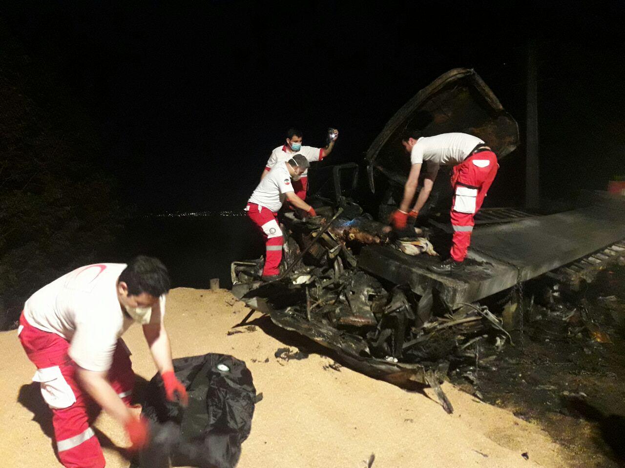 سه کشته در تصادف جاده رشت - قزوین در اثر برخورد 2 خودروی باری+عکس