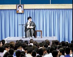 «آتش به اختیار» یعنی نهاد کوچک کیفی بسازیم