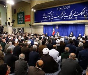 مسئولان باید با دشمن خارجی و عوامل داخلی او فاصله‌گذاری جدی کنند/نباید با تقسیم کردن مردم کار بزرگ ملت در انتخابات را خراب کرد/آمریکا خود تروریست و تروریست‌پرور است