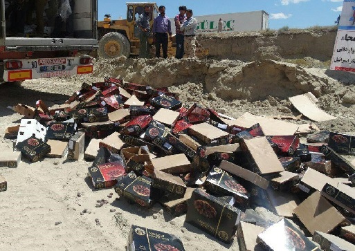 خرماهای اسرائیلی پس از یکسال توقیف در ایران امحا شد+تصویر