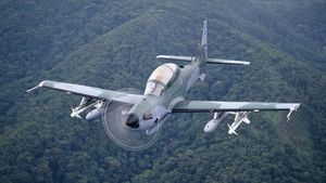 تحرکات مشکوک برخی ارتشهای حاشیه خلیج فارس در حوزه هوایی/ اسکادران جنگندههای بی هویت در راه است +عکس