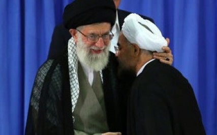 القای دو قطبی میان رهبری و روحانی!