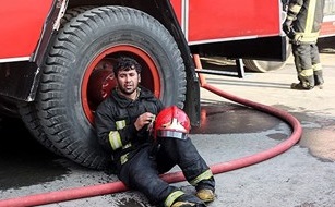 عکس/ آتش سوزی در کارگاه پرده- مشهد 