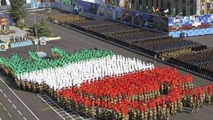 اقدام موشکی ایران‌ِ صلح‌طلب علیه داعش درست و بجا بود / ترامپ و نتانیاهو «نادان» منطقه را به خاطر خود به نابودی می‌کشانند + تصاویر 