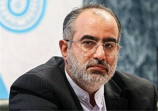 آشنا: مداحان را به جای نقادان نشانده‌اند 