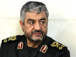 حکم فرماندهی سرلشکر جعفری به مدت ۳ سال تمدید شد/ فرمانده کل سپاه: صلح وقتی معنا دارد که دشمن از جنگ با ما بترسد