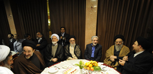  ننگ و نفرین ابدی بر شما باد که سرکرده تروریست‌ها، اینگونه از شما فتنه گران حمایت می‌کند!