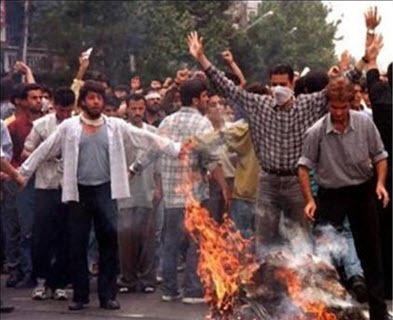 آن کسی که این حوادث سال ۷۸را خنثی کرد، مردم بودند/خیال کردند فروپاشی این نظام کلید زده خواهد شد!
