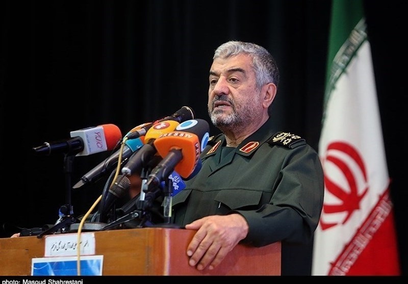 تمامی کسانی که دل در گرو انقلاب اسلامی دارند باید برای حفظ آن تلاش کنند