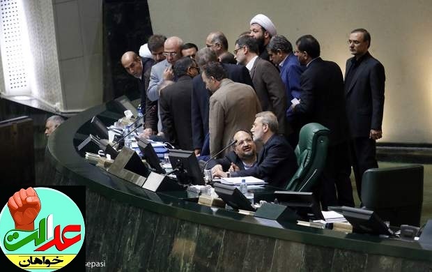 عکس جنجالی وسوال برانگیر درباره زانو زدن شریعتمداری در برابر علی لاریجانی