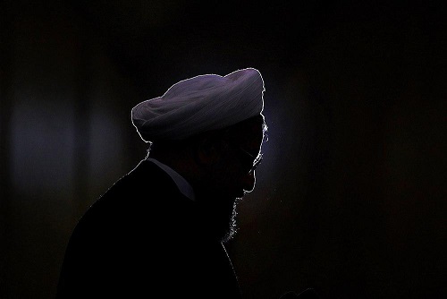 دعوت از رئیس جمهور برای حضور در ورزشگاه!/ کسی روحانی را به کارخانه‌ها دعوت می‌کند؟! 