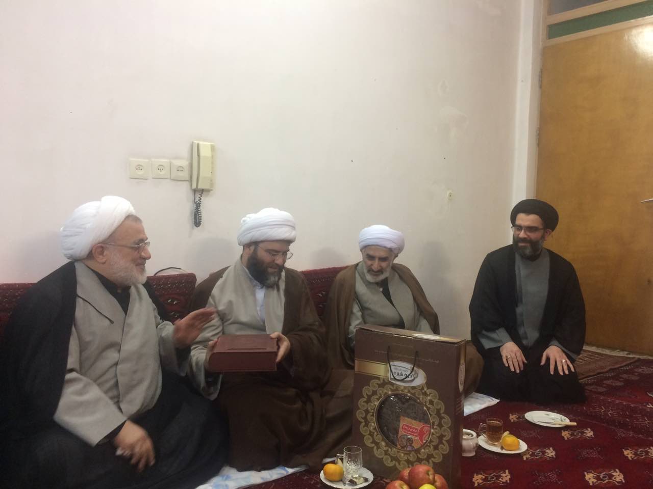 رئیس سازمان تبلیغات با خانواده سردار شهید طاهری دیدار کرد