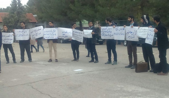 استقبال معنادار دانشجویان دانشگاه فردوسی مشهد از عباس آخوندی +فیلم و تصاویر 