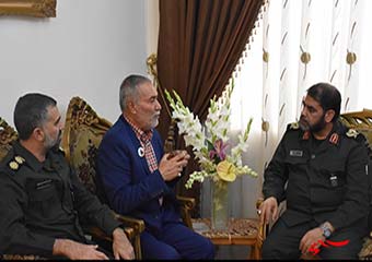 گزارش تصویری/ دیدار فرمانده سپاه نینوا با خانواده شهید مدافع حرم حجتالاسلام تقیپور