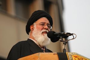 واکنش آیت‌الله علم‌الهدی به حقوق 700 دلاری یک مقام دولتی