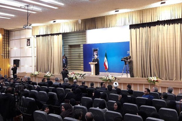 حاشیه‌های خواندنی از دیدار روحانی با دانشجویان