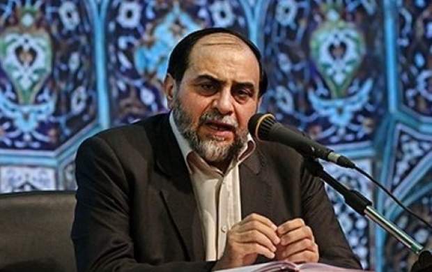 امنیت نود درصد مسئولین در خطر نیست؛احتیاجی به محافظ و تشریفات ندارند/ توئیتر را از طرفی ممنوع کردند؛ از طرفی خود مسئولین آنجا عضو هستند؛ این توهین به مردم است/ امام گفت که مرجع، پاپ نیست و مرجعیت نمایشی و ارثی نیست/ آقایان برادران دو قوّه، کلاً در جلسات ش