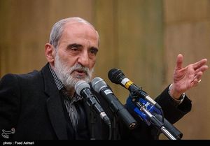 مشکل از آنجا آغاز شد که تابلوی «شیطان بزرگ» را به «کدخدا» تبدیل کردند! 