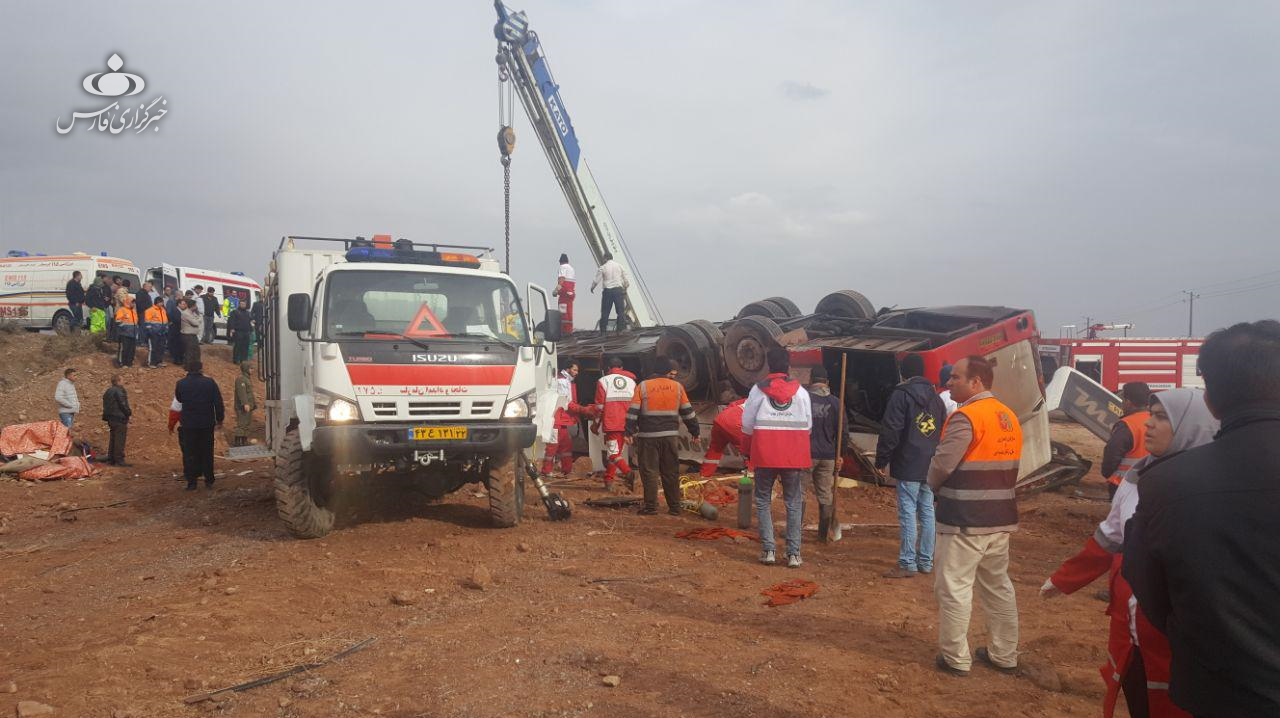 واژگونی اتوبوس در محور آرادان-سرخه/ 2 نفر جان باختند+ تصاویر 