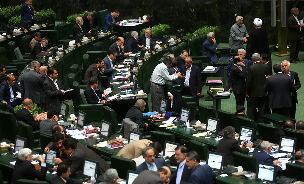 آقایان نماینده! لطفا شفاف سازی کنید /  تنزل جایگاه مجلس نشینان در نزد مردم در تاریخ چهل ساله جمهوری اسلامی بی سابقه است