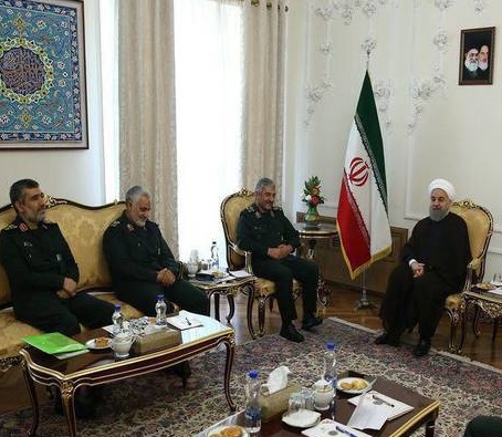 عکس/دیدارسرلشکر جعفری، سرلشکر سلیمانی، سردار حاجی زاده، سردار غیب پرور و سردار کوثری با روحانی رئیس چمهور