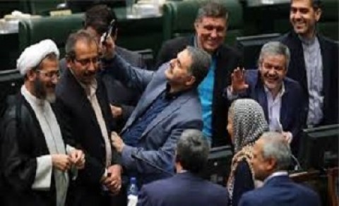 تحقیر ایرانیان توسط وهابیون با سلفی 