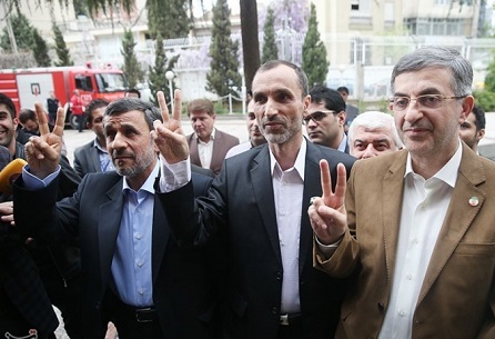 مشایی زمینه  انزوای احمدی‎نژاد شد