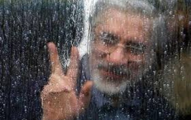 مشاور میرحسن موسوی: آقای دکتر یزدی یک ویژگی خاصی دارد و آن این‎که بسیار راحت دروغ می‎گوید!