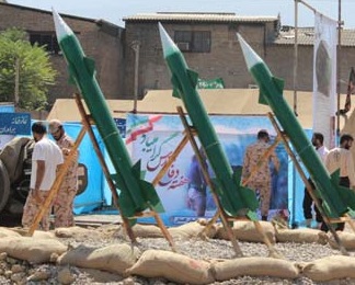 عکس بازدید اصحاب رسانه از مراحل آماده سازی نمایش رزمی 