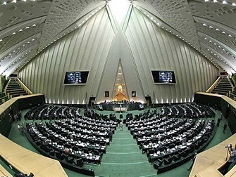 بار مالی سنگین با جابجایی یک ویرگول/ عمدی بودن احیای حقوق‌های مادام‌العمر نجومی / مجلس مقصر است!