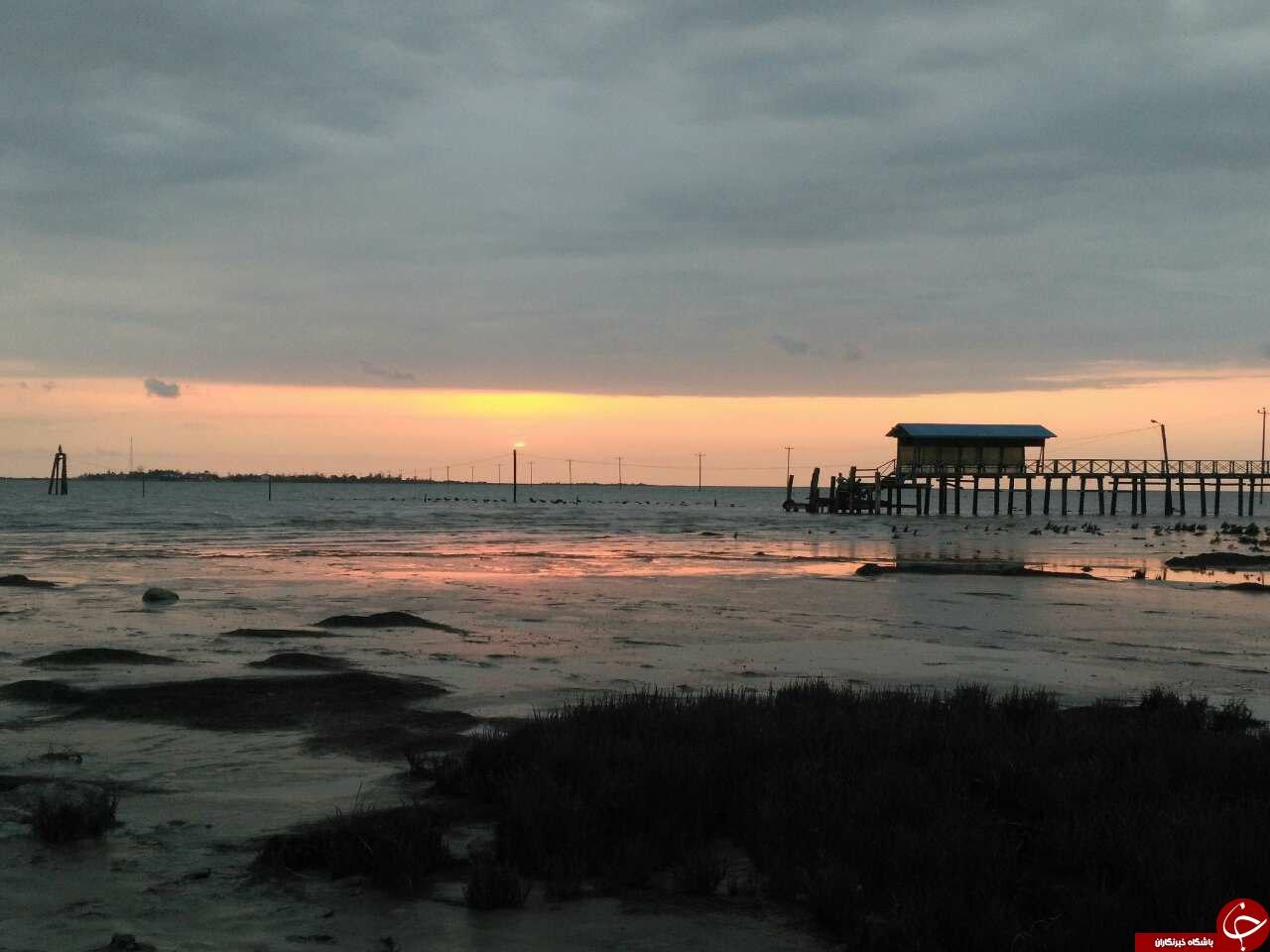 تصویری کم‌نظیر از غروب آفتاب در جزیره آشوزاده در بندر ترکمن استان گلستان