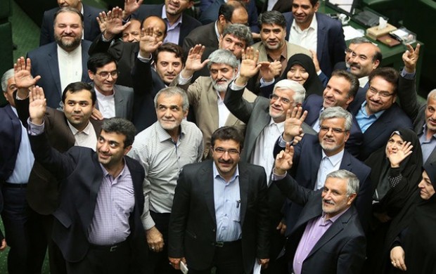 من یک نماینده مجلس هستم/ لطفا از من این سؤال ها را بپرسید!