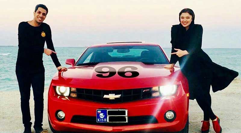خوشگذرانی فوتبالیست معروف و همسرش در کنار دریا! + عکس