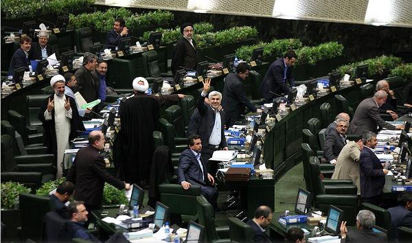 تنش و درگیری در جلسه علنی مجلس/ عکس 