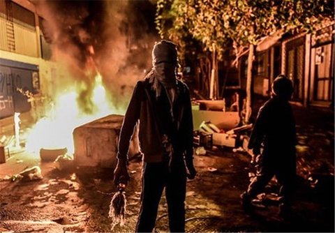 شناسایی خانه تیمی و دستگیری ۳ نفر از مرتبطان یکی از گروهک‌های ضدانقلاب/ بازداشت تعدادی از آسیب‌زنندگان به مراکز مذهبی، اموال عمومی و شخصی