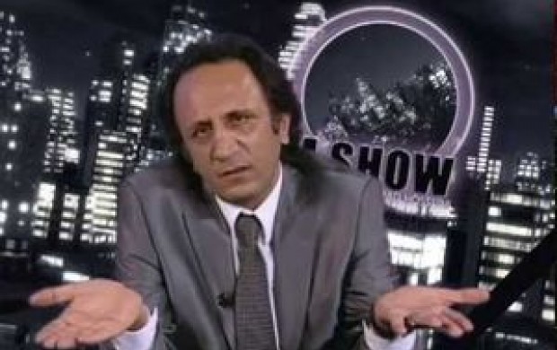 وقتی مجری‌ روانی‌ فراری ایرانیان‌ را تهدید می‌کند + فیلم