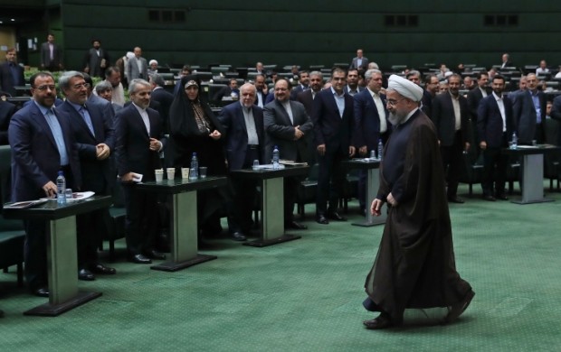مقامات سیاسی تا پایان عمر حقوق نجومی می‌گیرند