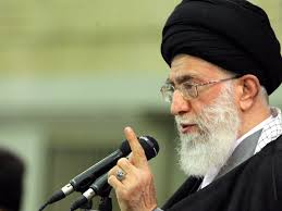 آیت الله خامنه‌ای رهبر موقت هستند