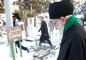 حضور رهبر انقلاب در مرقد مطهر بنیانگذار انقلاب اسلامی و گلزار شهدا + تصاویر