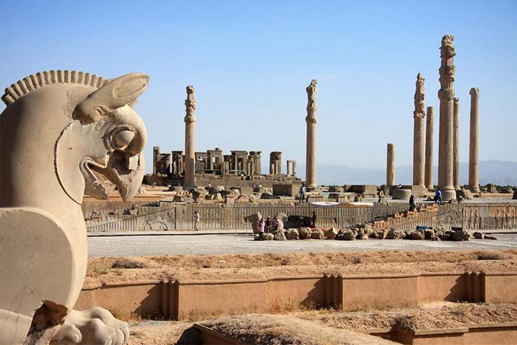 ماجرای ساخت امامزاده جدید در کنار تخت جمشیدچیست؟!