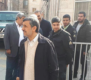 عکس/حضور احمدی نژاد در راهپیمایی ۲۲ بهمن