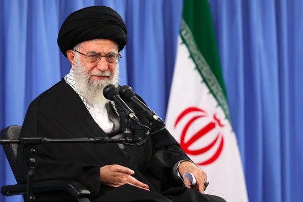 اشرافی‌گری و بی‌توجهی به مستضعفان ارتجاع و حرکات ضدانقلابی است